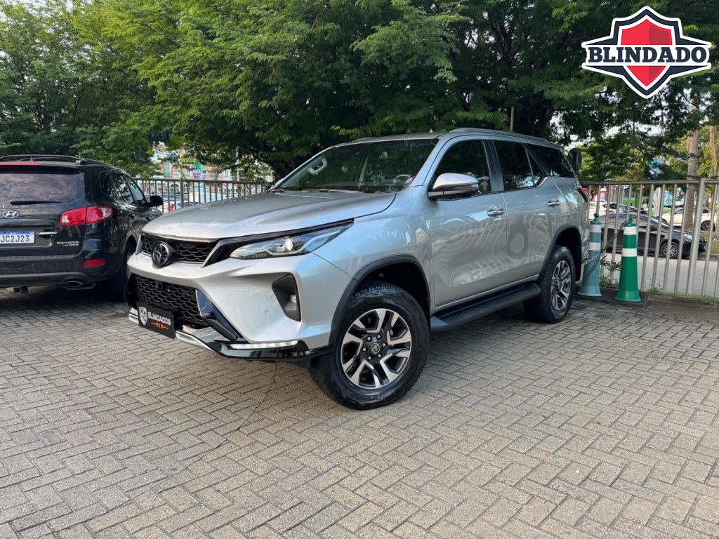 TOYOTA HILUX SW4