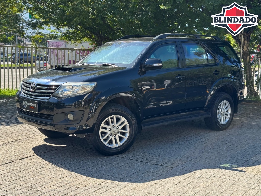 TOYOTA HILUX SW4