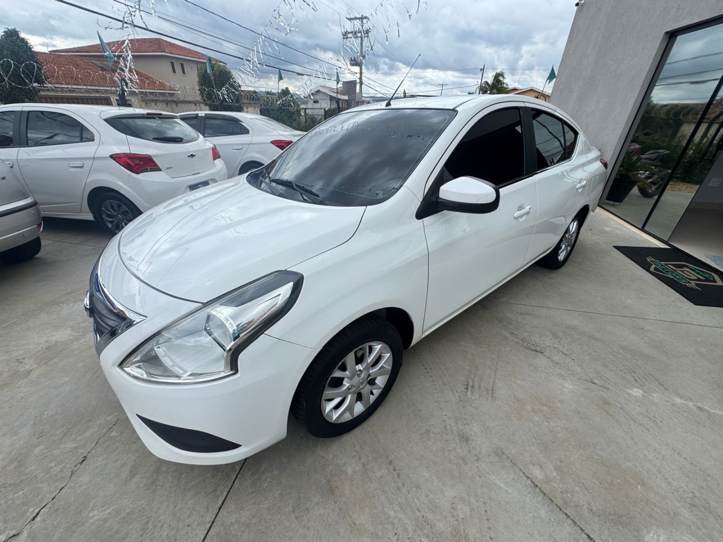 NISSAN VERSA
