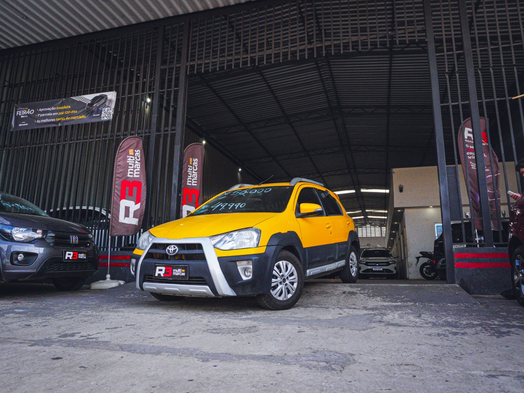 TOYOTA ETIOS CROSS