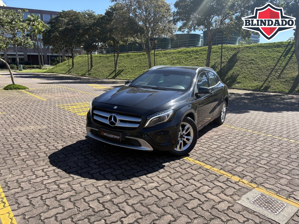 MERCEDES-BENZ GLA 200