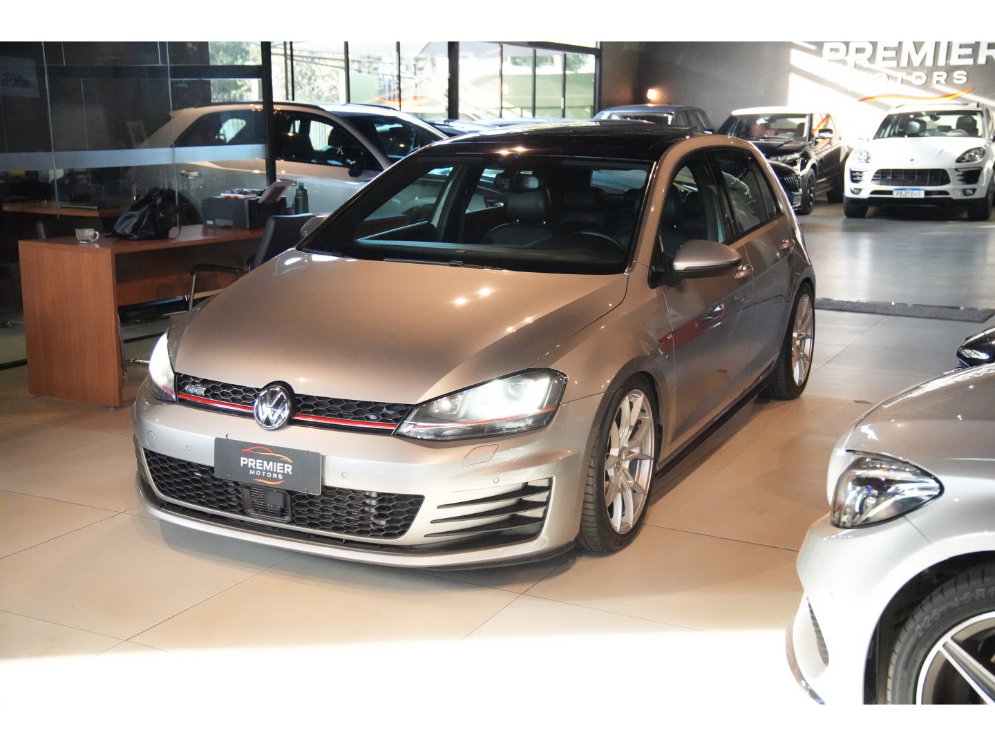 VOLKSWAGEN GOLF