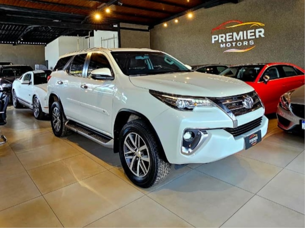 TOYOTA HILUX SW4