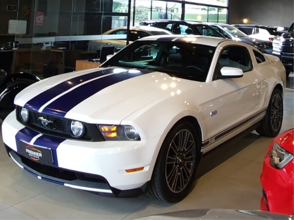 FORD MUSTANG