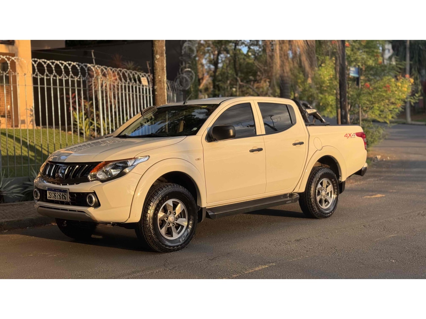 MITSUBISHI L200 TRITON