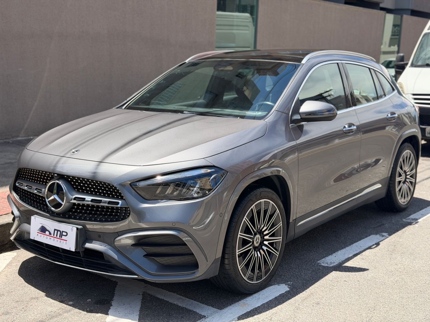MERCEDES-BENZ GLA 200
