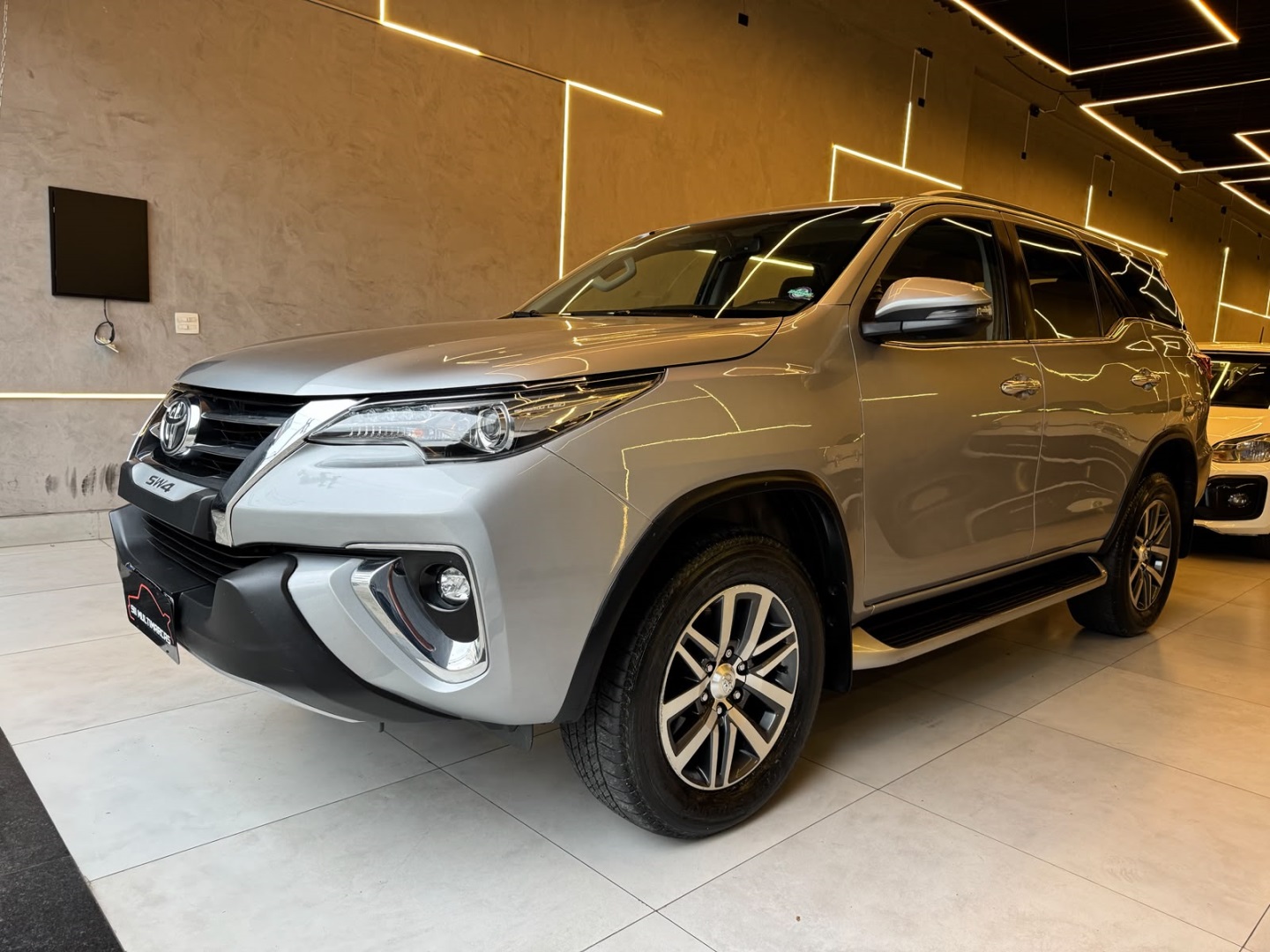 TOYOTA HILUX SW4