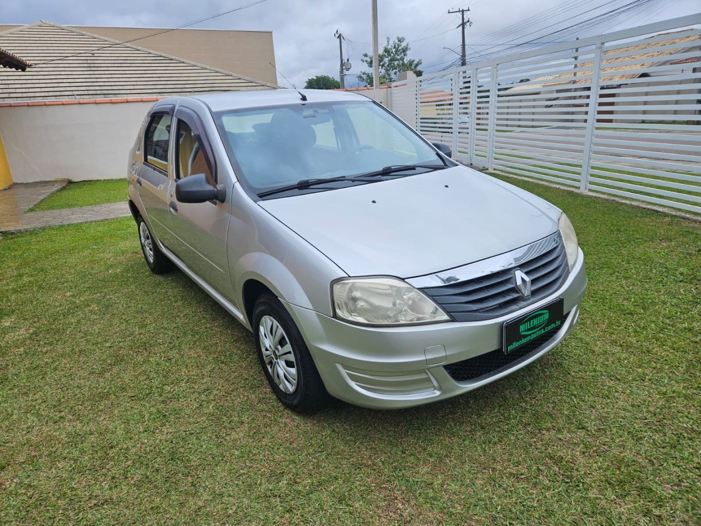 RENAULT LOGAN