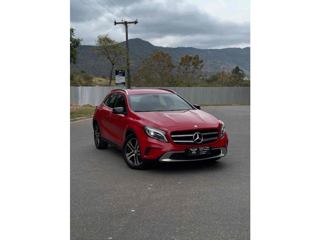 MERCEDES-BENZ GLA 200