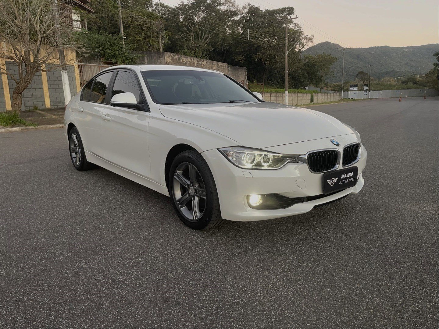 BMW 320i
