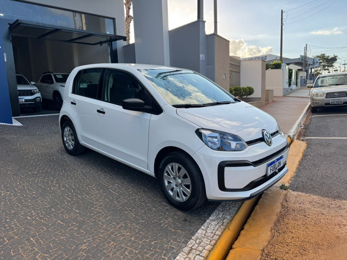 VOLKSWAGEN UP