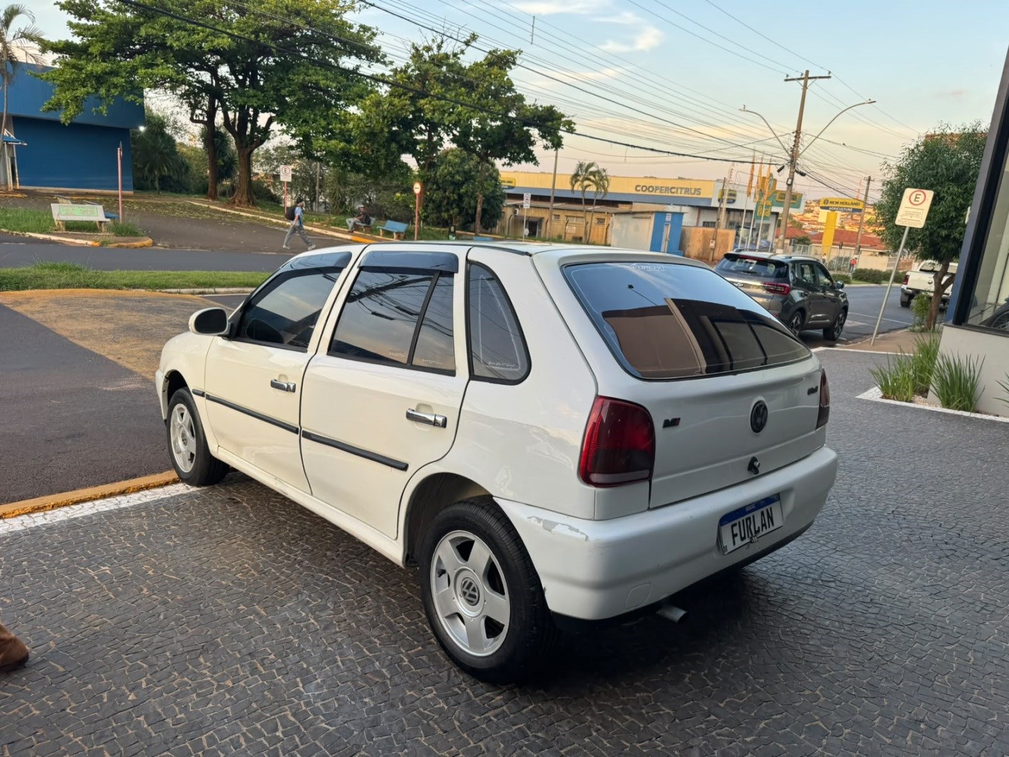 Volkswagen Gol 1.0 Mi 8V Gasolina 4P Manual - foto 3