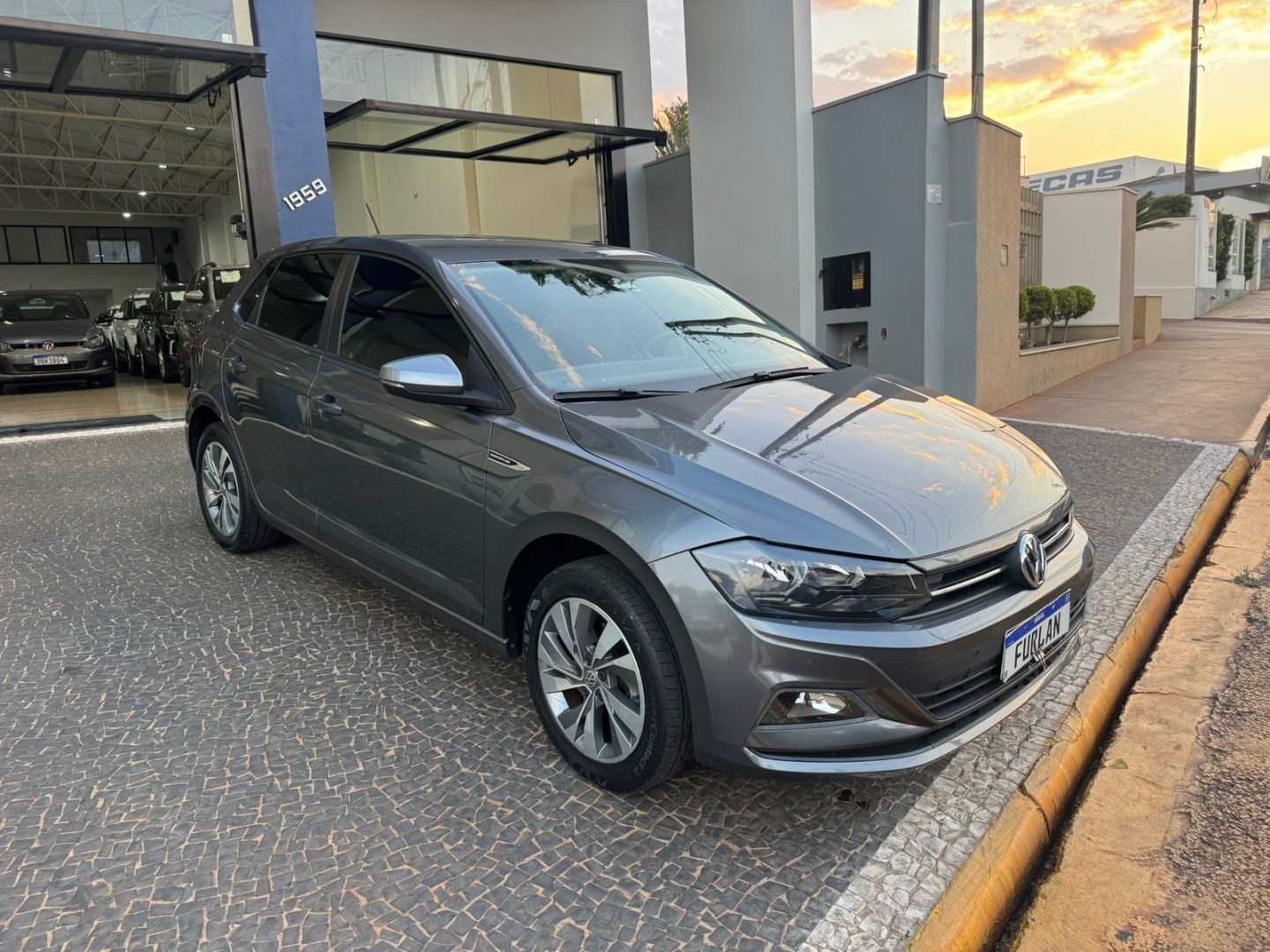 VOLKSWAGEN POLO