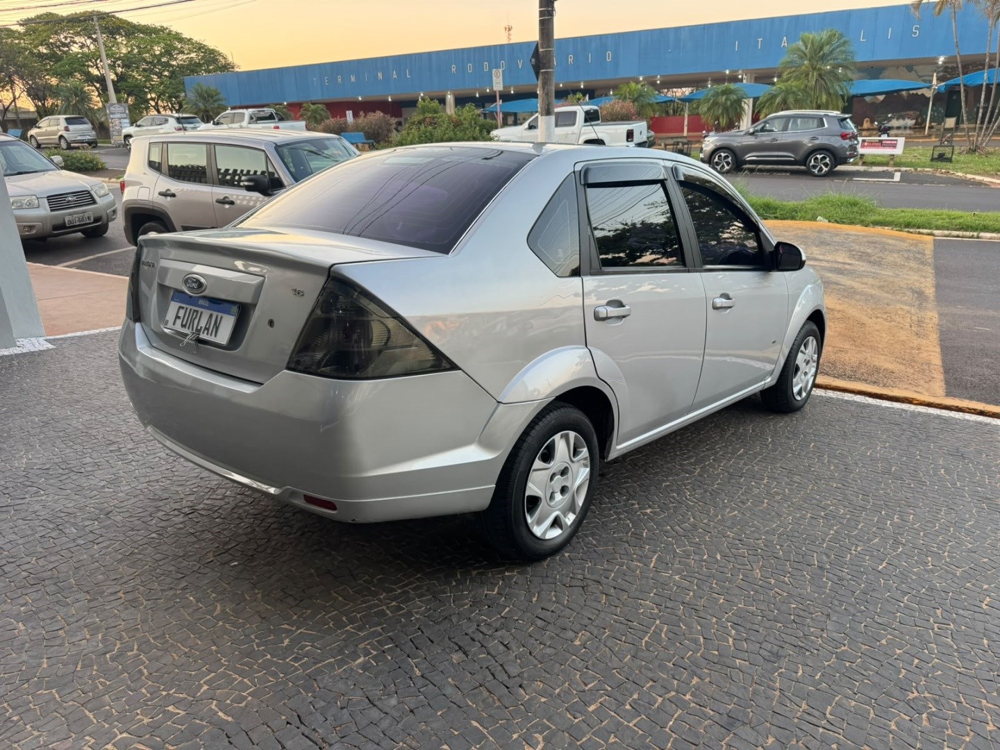 Ford Fiesta 1.6 Rocam Sedan 8V Flex 4P Manual - foto 3