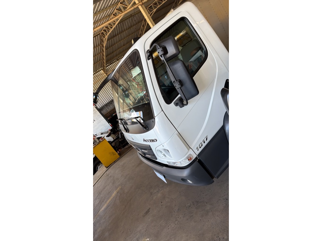 MERCEDES-BENZ ACCELO