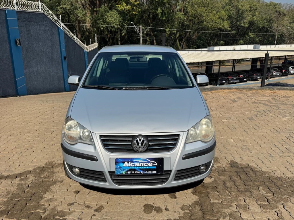 VOLKSWAGEN POLO SEDAN