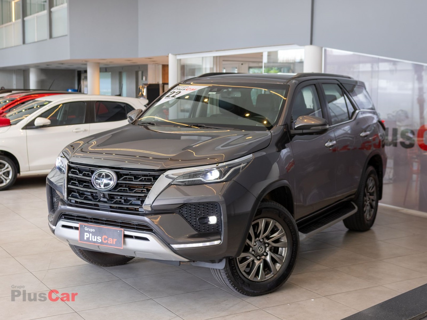 TOYOTA HILUX SW4 2.8 D-4D TURBO DIESEL SRX 7L 4X4 AUTOMÁTICO