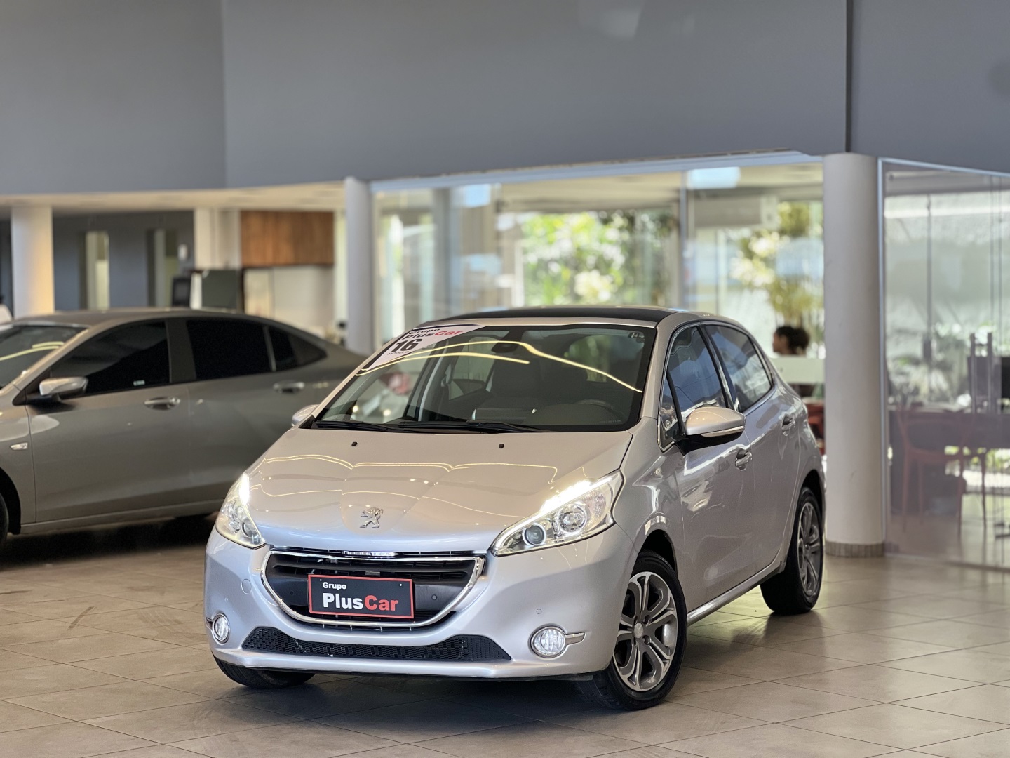 PEUGEOT 208