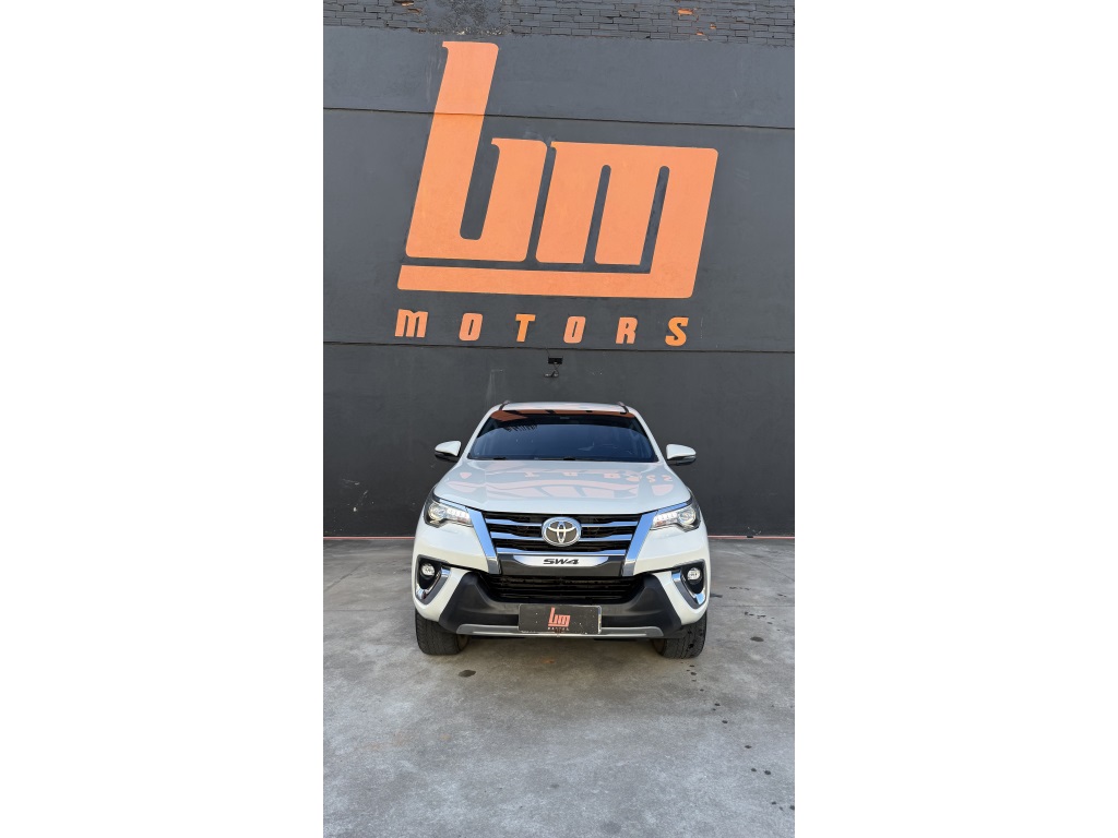 TOYOTA HILUX SW4