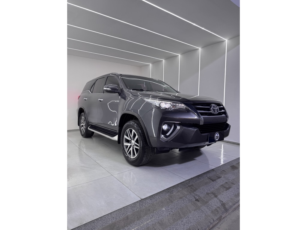 TOYOTA HILUX SW4