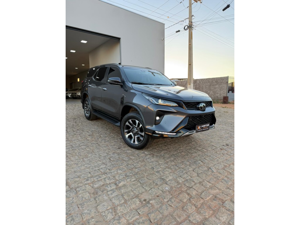 TOYOTA HILUX SW4
