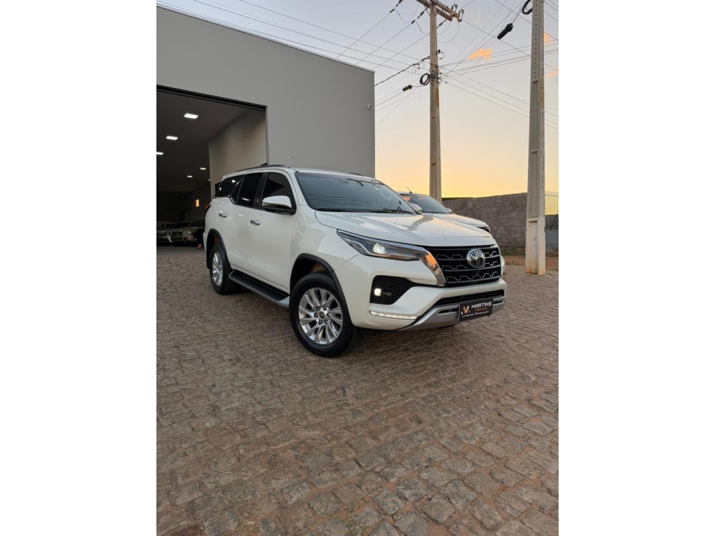 TOYOTA HILUX SW4