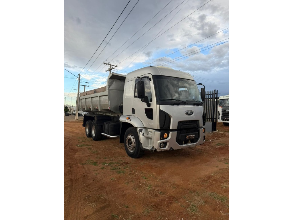 FORD CARGO 2428