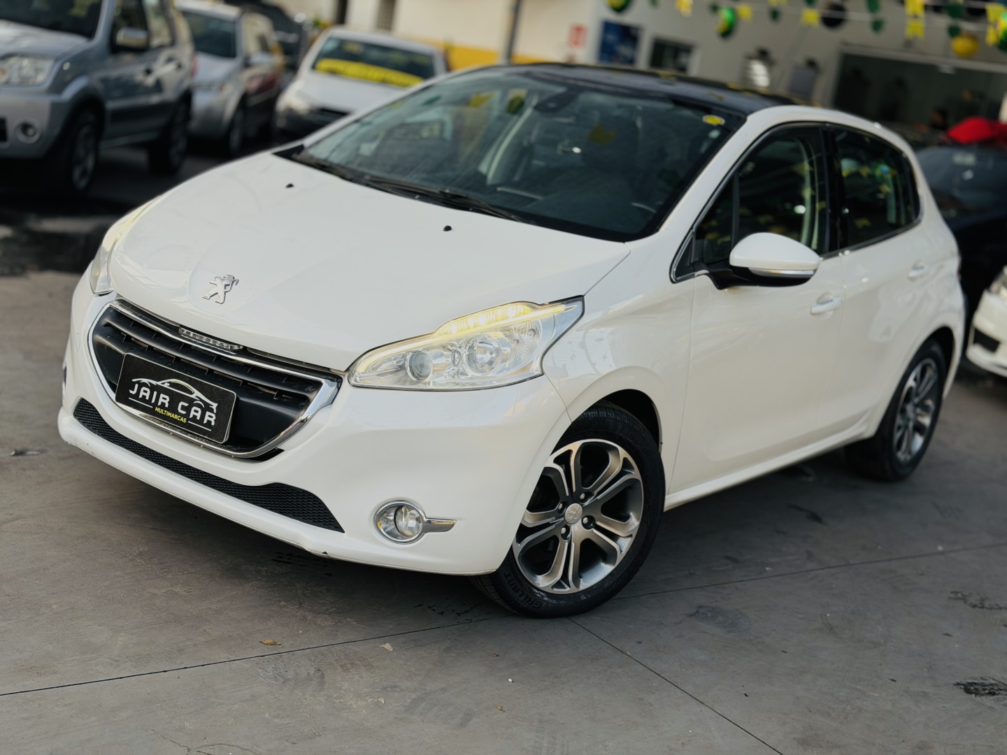 PEUGEOT 208