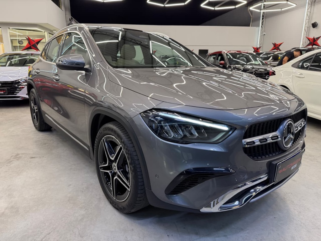 MERCEDES-BENZ GLA 200