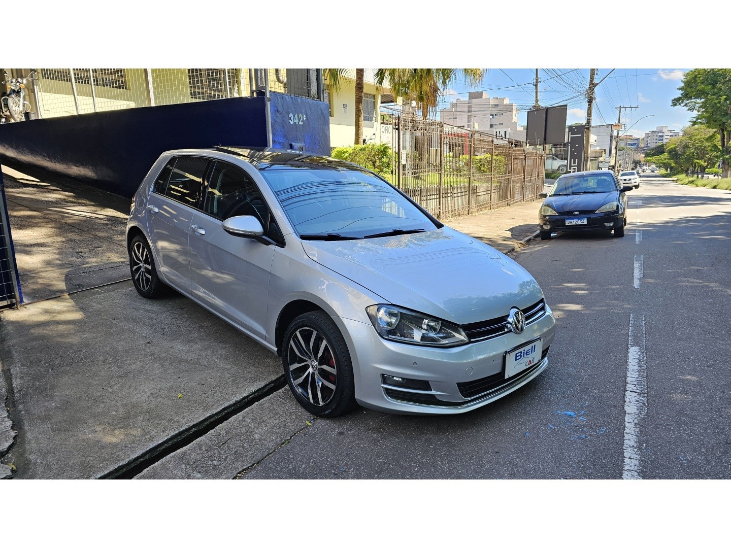 VOLKSWAGEN GOLF