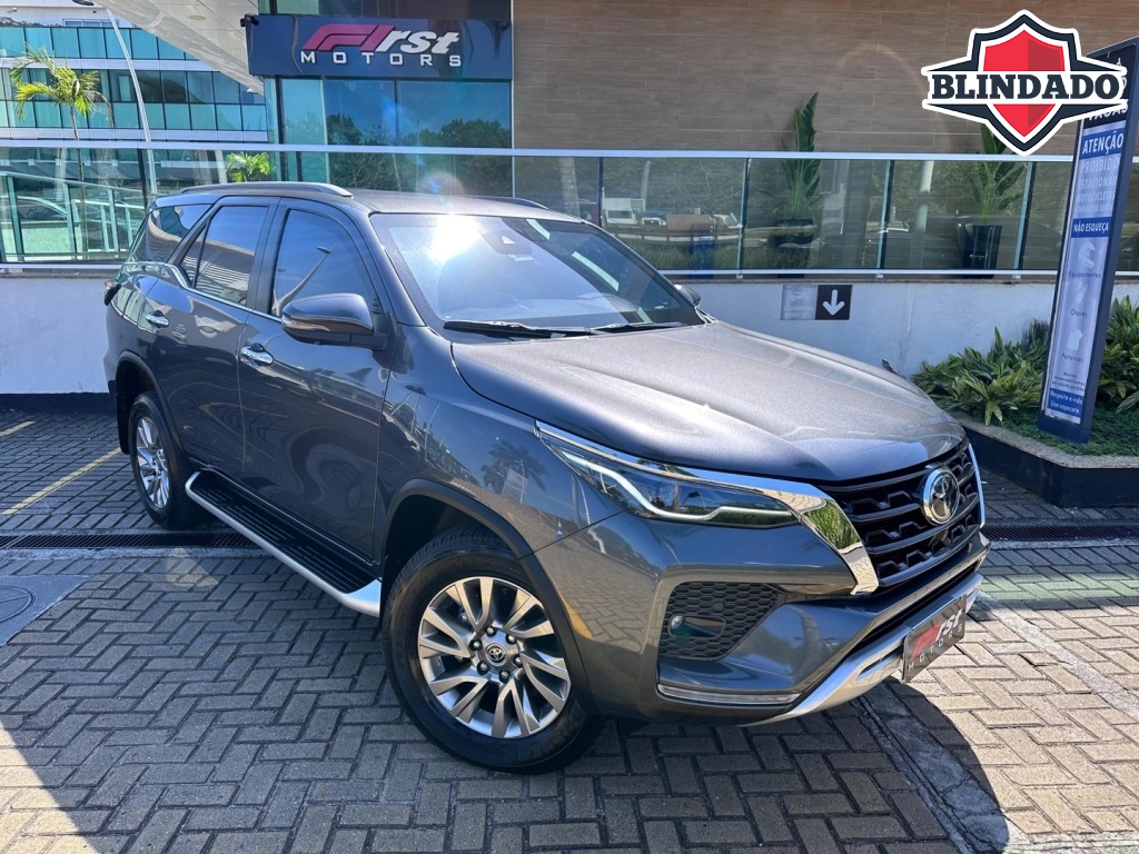 TOYOTA HILUX SW4