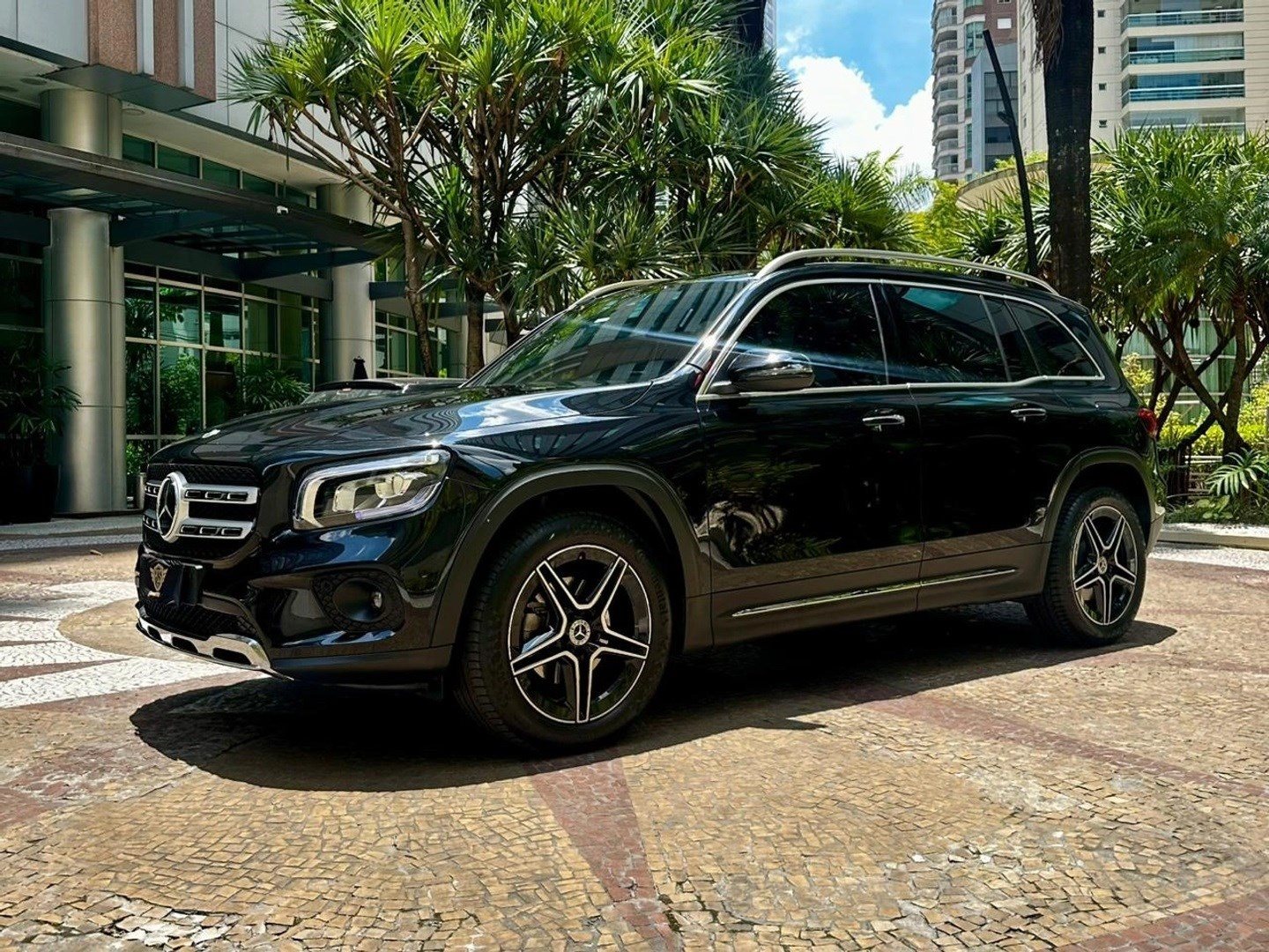 MERCEDES-BENZ GLB 200