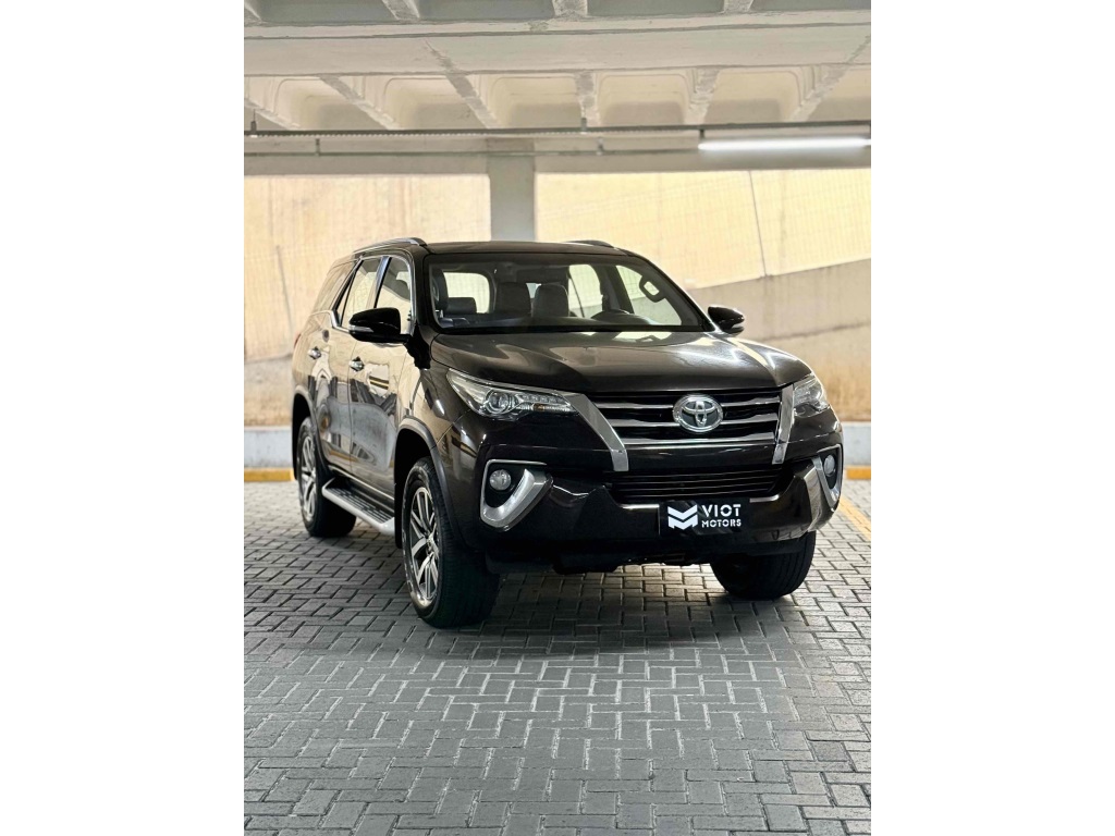 TOYOTA HILUX SW4