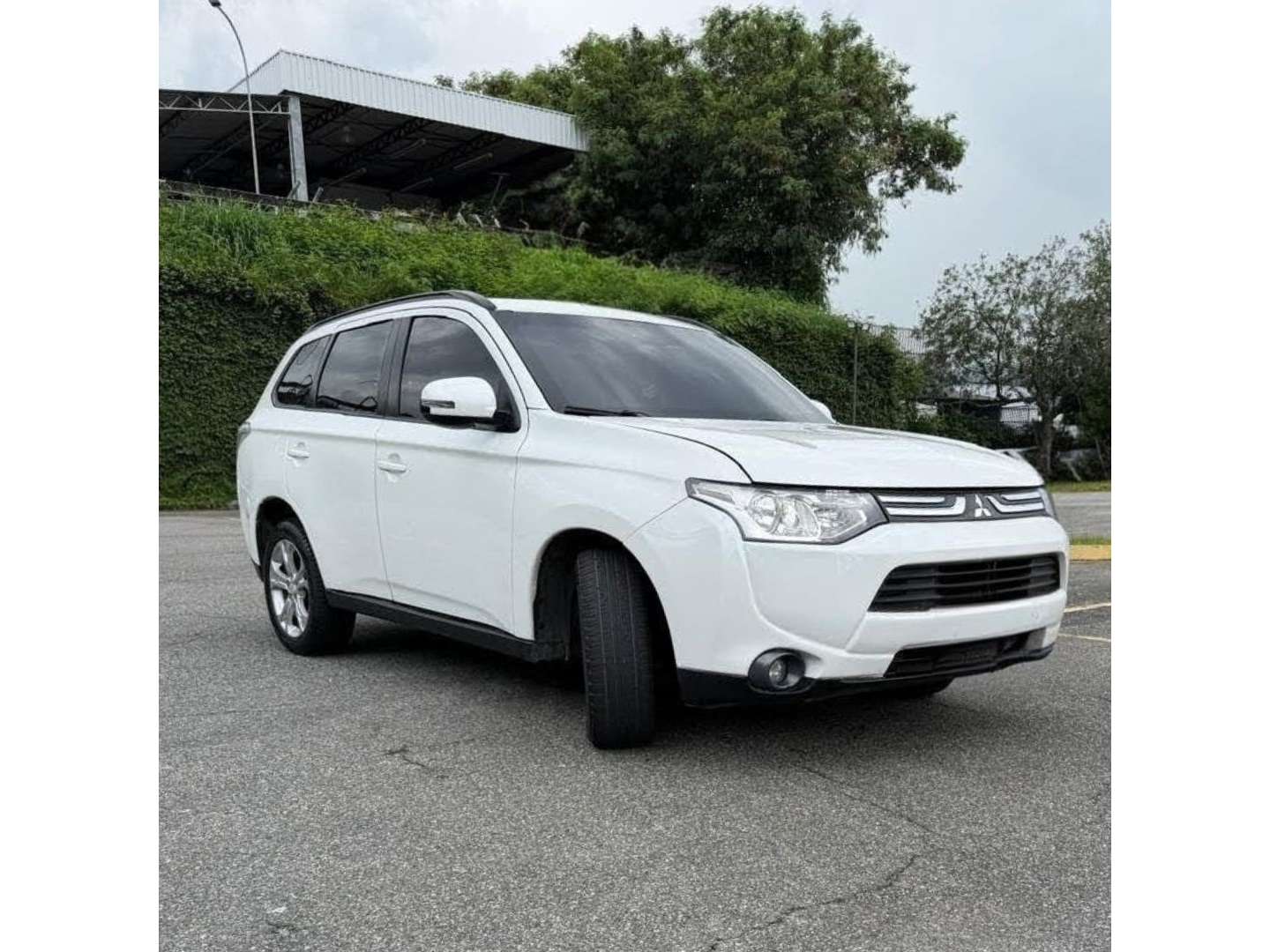 MITSUBISHI OUTLANDER