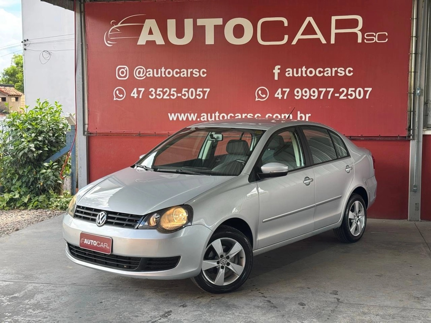 VOLKSWAGEN POLO SEDAN