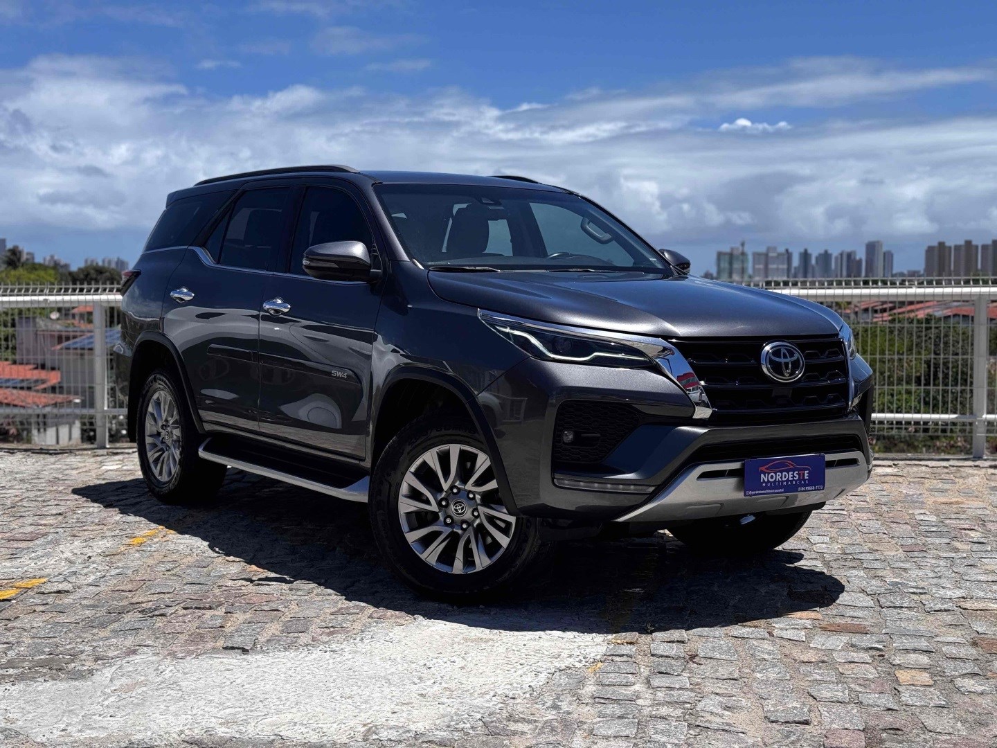 TOYOTA HILUX SW4 2.8 D-4D TURBO DIESEL SRX 7L 4X4 AUTOMÁTICO