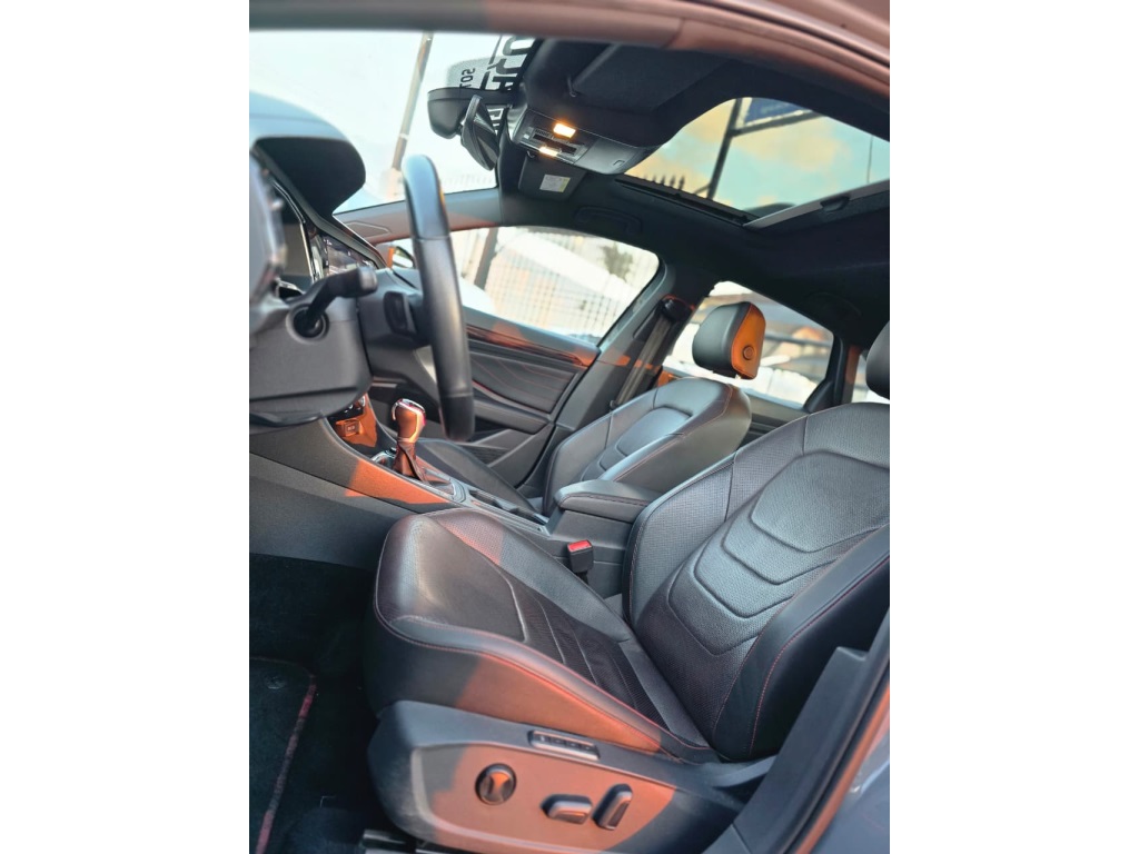 Volkswagen Jetta GLi 350 TSI 2.0 16V 4P Aut. - foto 13