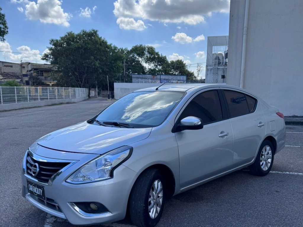 NISSAN VERSA