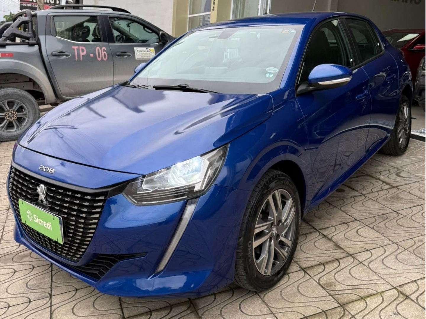 PEUGEOT 208