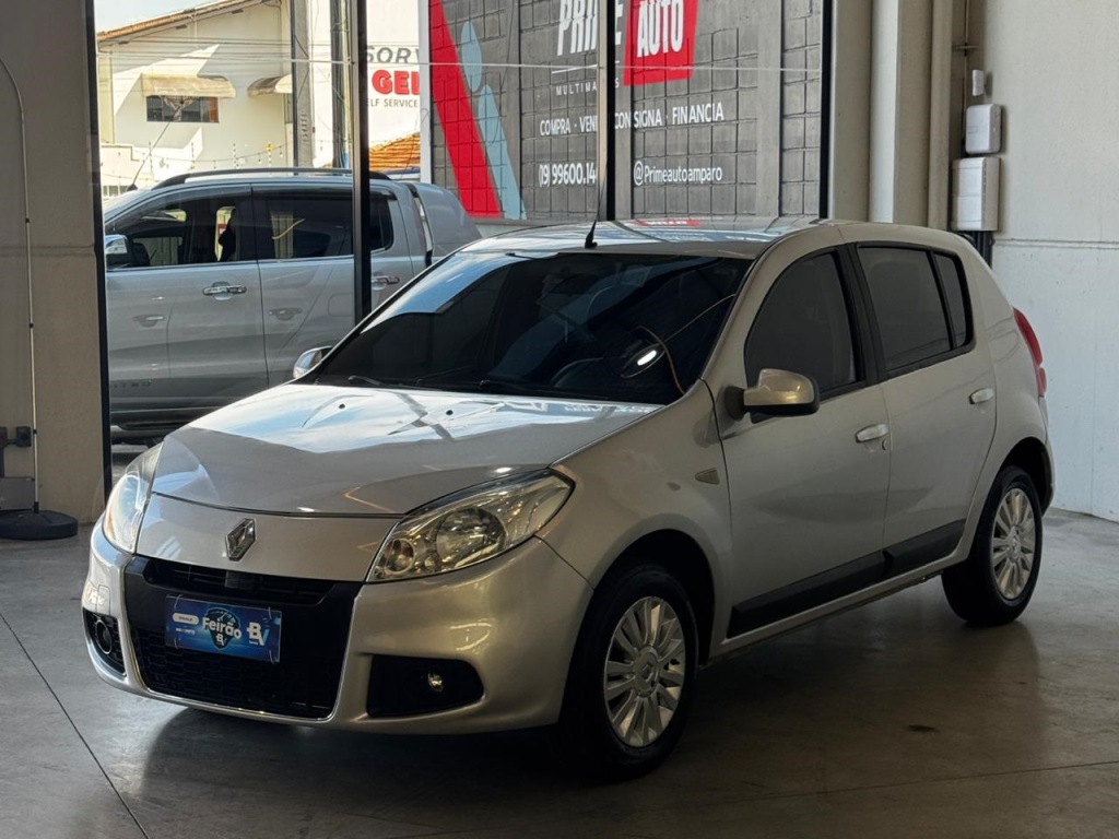 RENAULT SANDERO