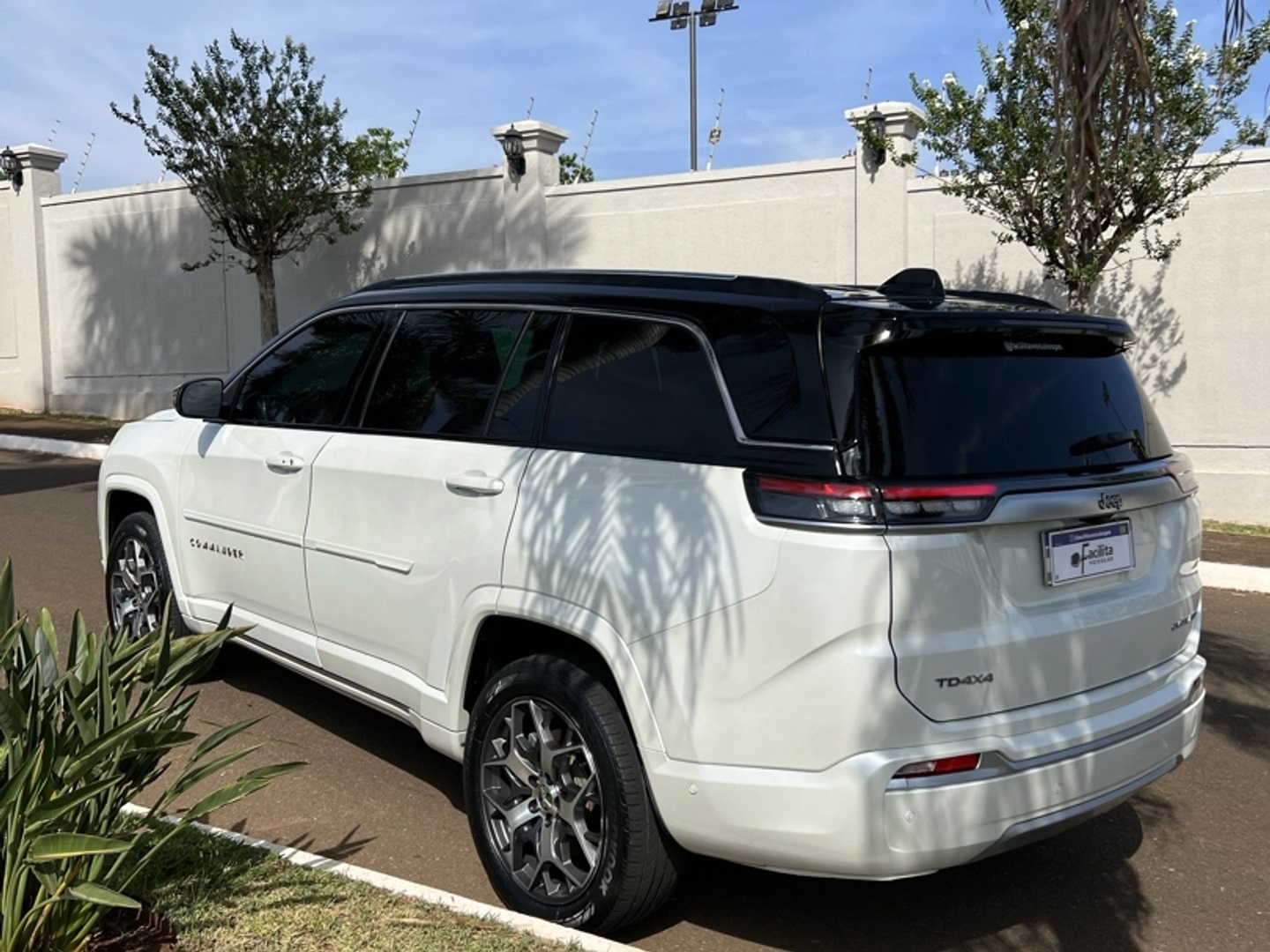 JEEP COMMANDER 2.0 TD380 TURBO DIESEL OVERLAND AT9