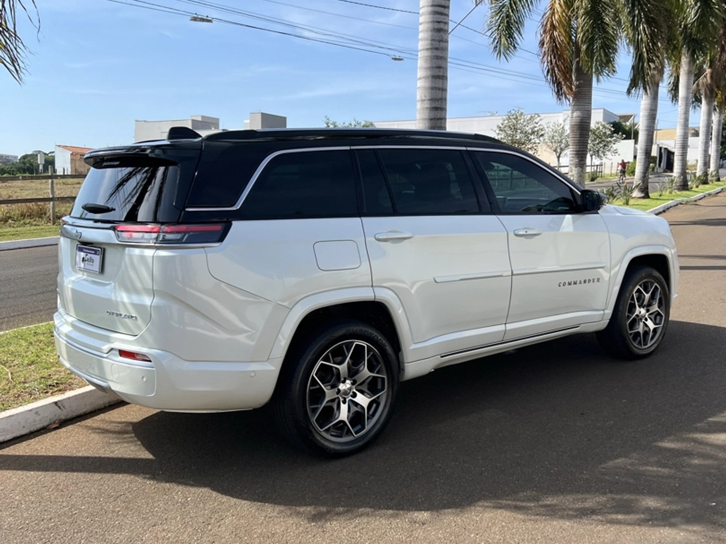 JEEP COMMANDER 2.0 TD380 TURBO DIESEL OVERLAND AT9