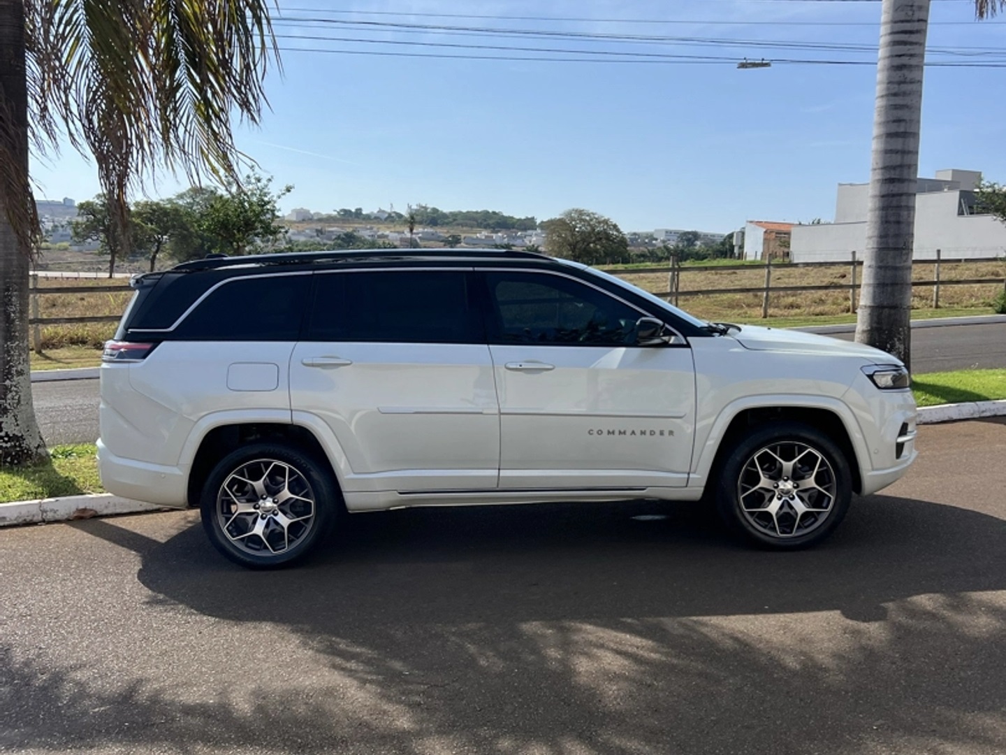 JEEP COMMANDER 2.0 TD380 TURBO DIESEL OVERLAND AT9