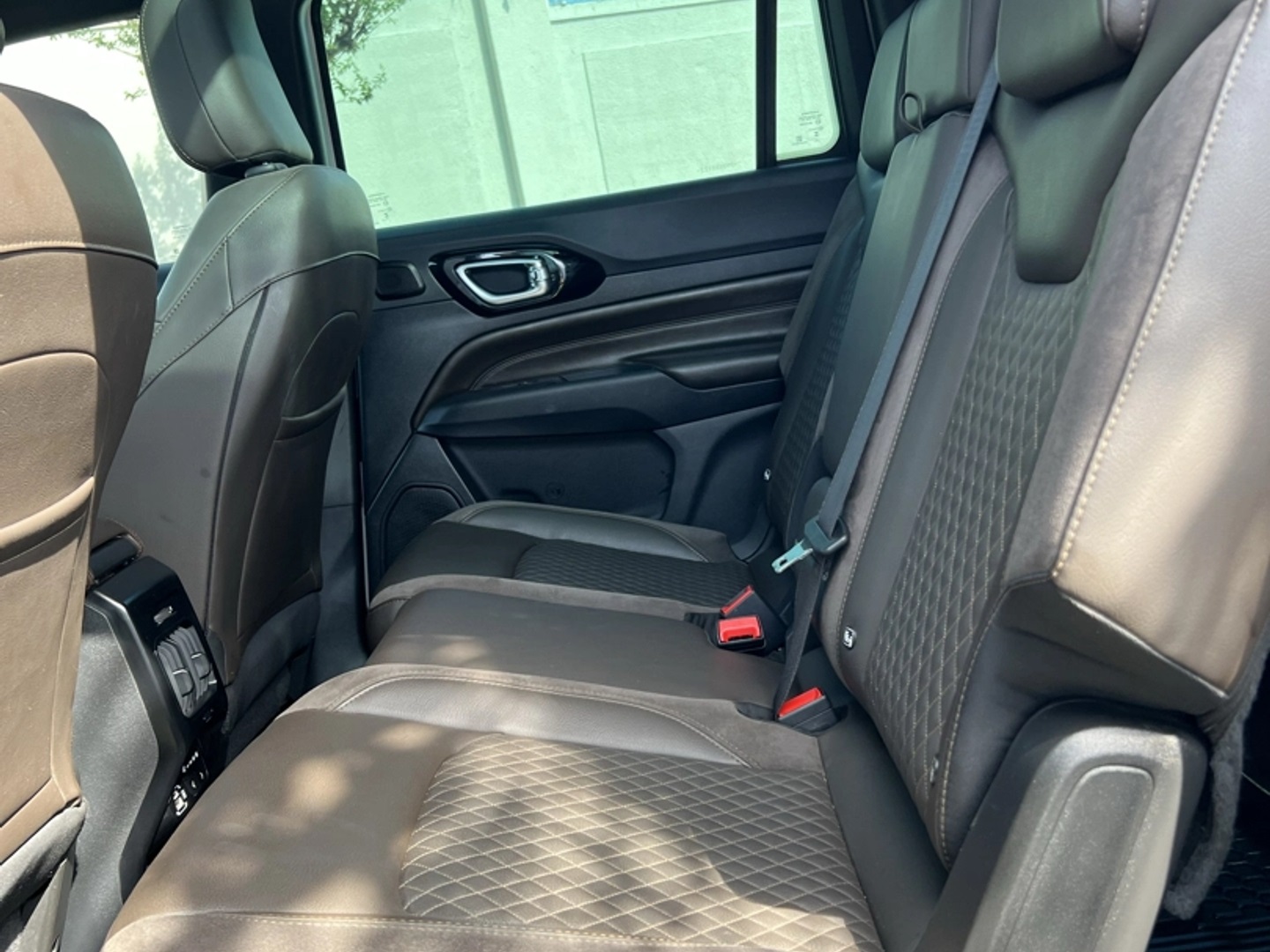 JEEP COMMANDER 2.0 TD380 TURBO DIESEL OVERLAND AT9