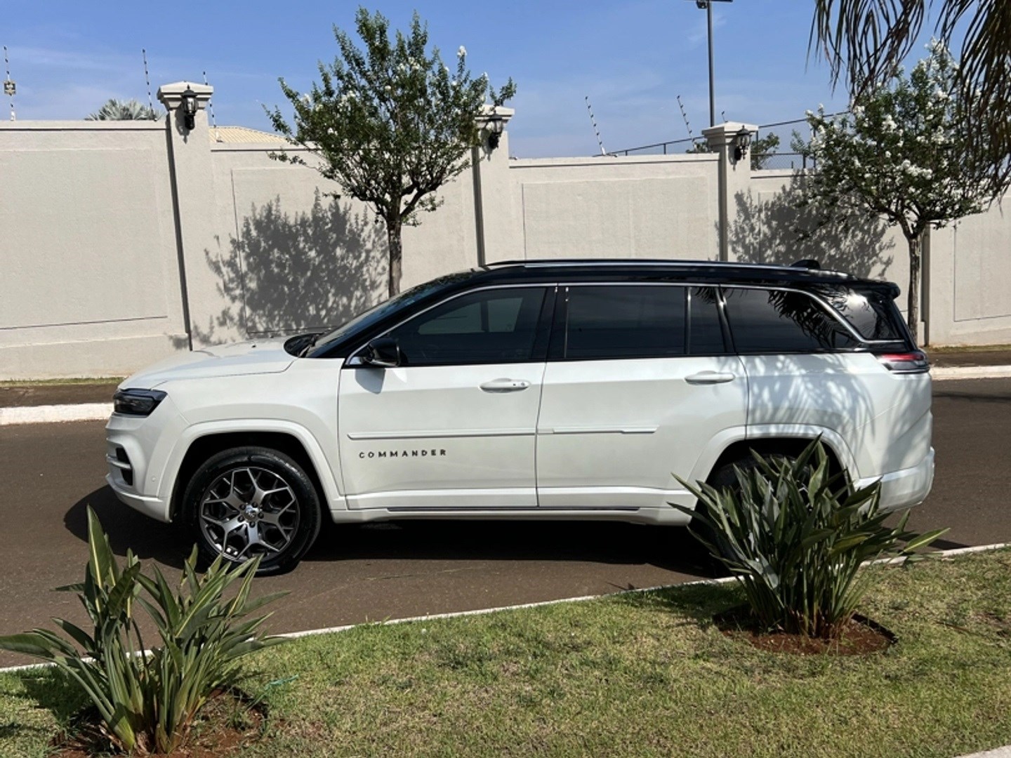 JEEP COMMANDER 2.0 TD380 TURBO DIESEL OVERLAND AT9