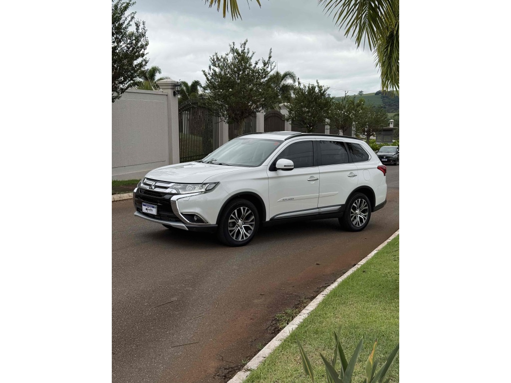 MITSUBISHI OUTLANDER 2.2 MIVEC DI-D DIESEL HPE-S AWD AUTOMÁTICO