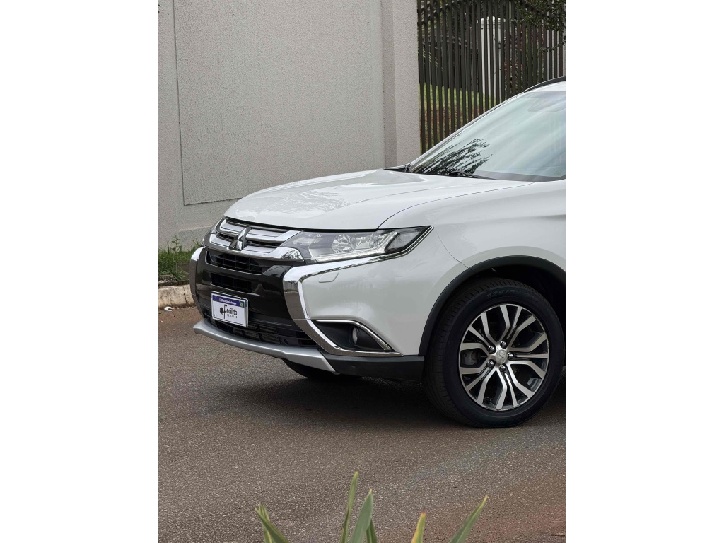 MITSUBISHI OUTLANDER 2.2 MIVEC DI-D DIESEL HPE-S AWD AUTOMÁTICO