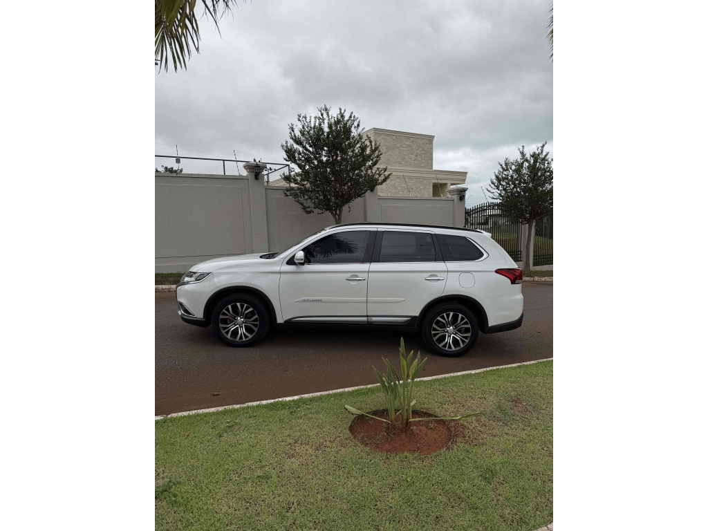 MITSUBISHI OUTLANDER 2.2 MIVEC DI-D DIESEL HPE-S AWD AUTOMÁTICO