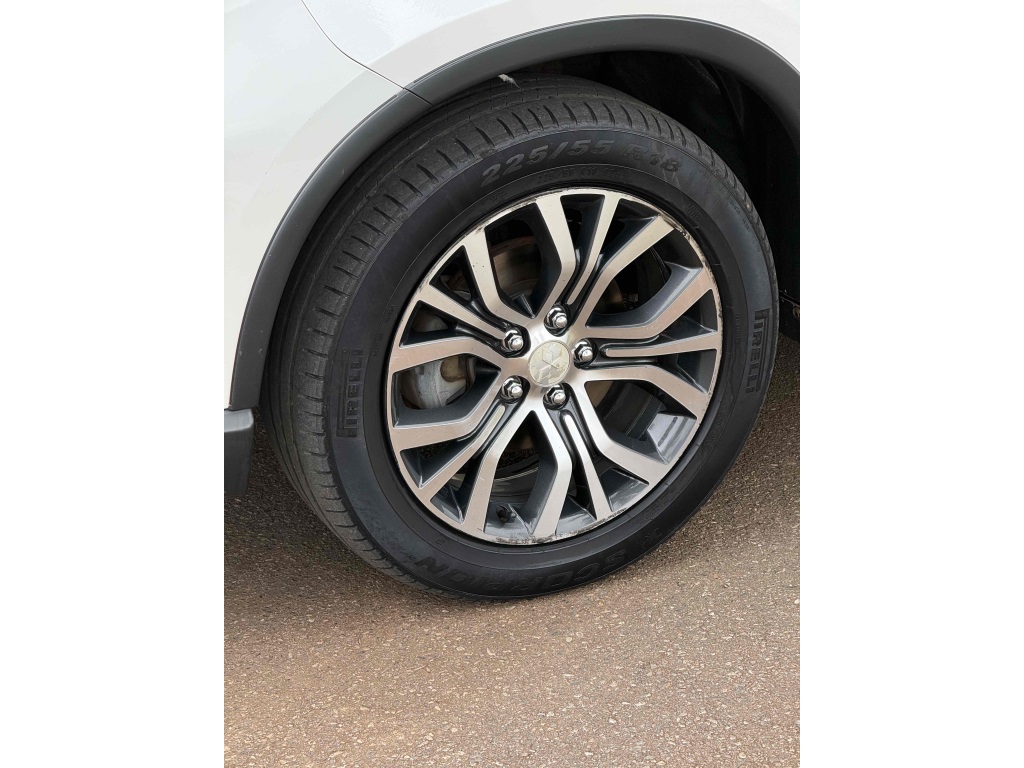 MITSUBISHI OUTLANDER 2.2 MIVEC DI-D DIESEL HPE-S AWD AUTOMÁTICO