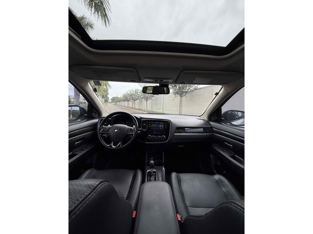 MITSUBISHI OUTLANDER 2.2 MIVEC DI-D DIESEL HPE-S AWD AUTOMÁTICO